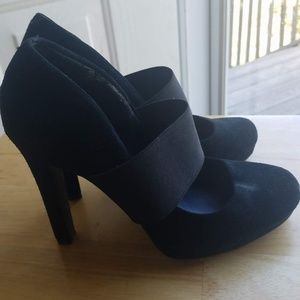 Black Jessica Simpson high heel